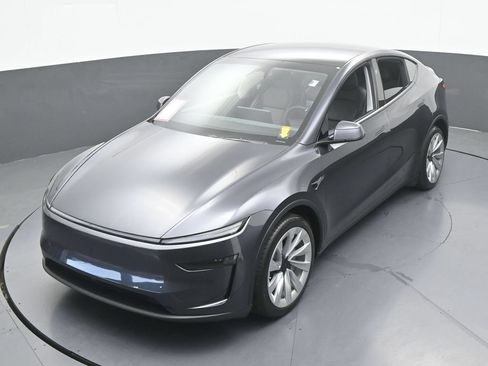Used 2026 Tesla Model Y 2WD image 39