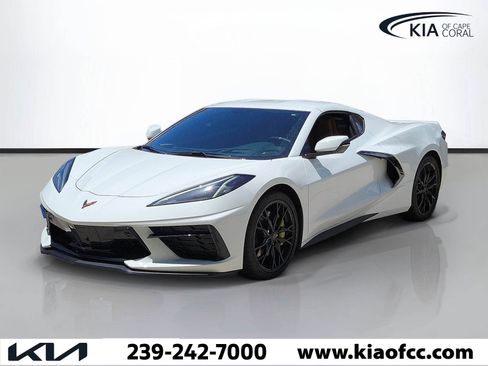 Used 2023 Chevrolet Corvette Stingray Preferred Cpe w/ Z51 Performance Package RWD image 3