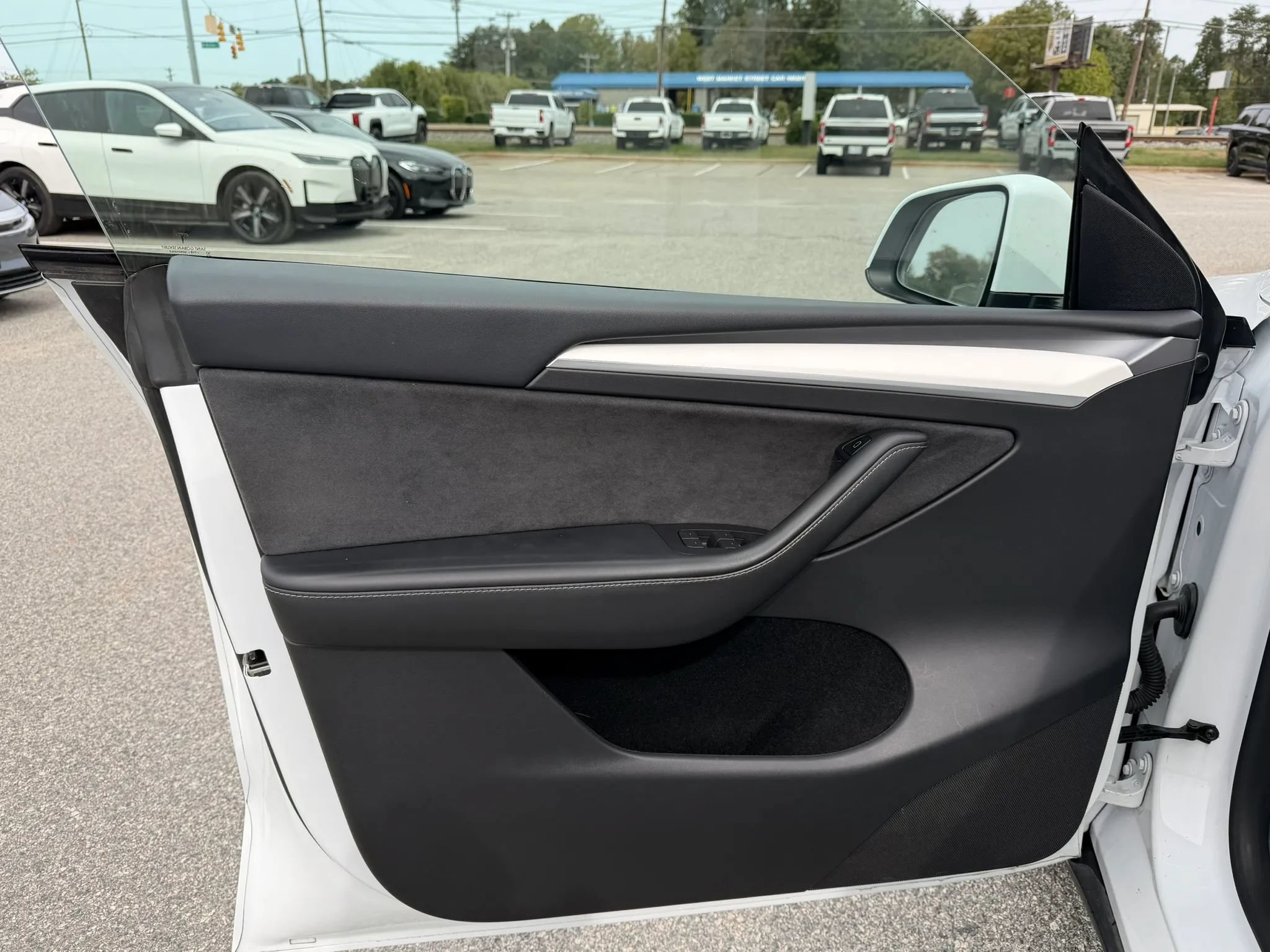 Used 2023 Tesla Model Y Performance AWD/4WD image 5