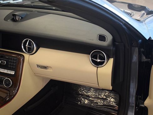 Used 2016 Mercedes-Benz SLK 300 image 21