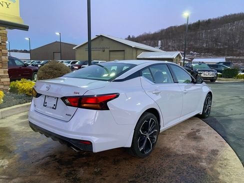 Used 2024 Nissan Altima 2.5 SR w/ SR Premium Package image 5