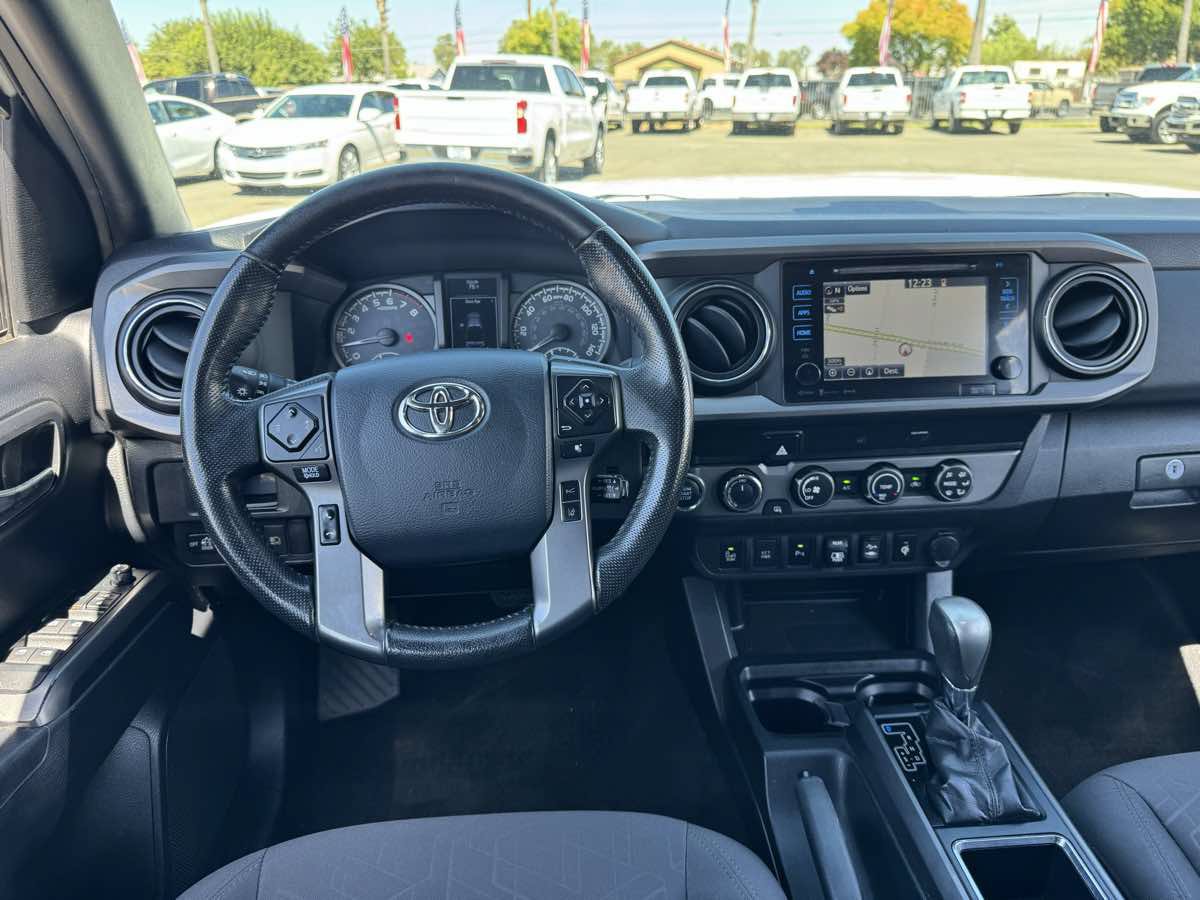 Used 2019 Toyota Tacoma TRD Off-Road w/ Technology Package AWD/4WD image 24