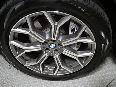 Used 2024 BMW X7 xDrive40i w/ Premium Package AWD/4WD image 21