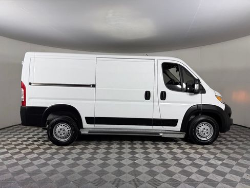 Used 2025 RAM ProMaster 2500 w/ U-Haul Equipment Group FWD image 7