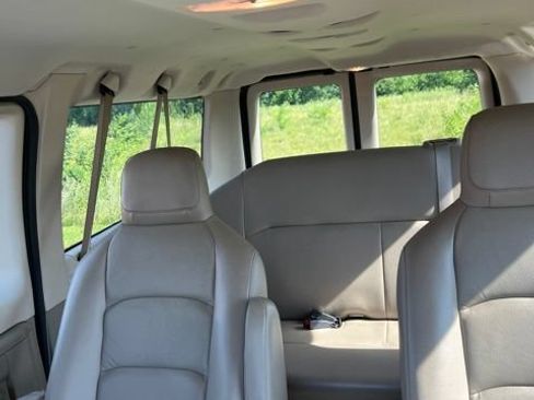 Used 2011 Ford E-150 and Econoline 150 Wagon w/ XLT Premium Pkg RWD image 15