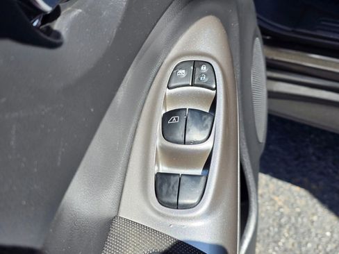 Used 2012 Nissan Juke SL AWD/4WD image 24