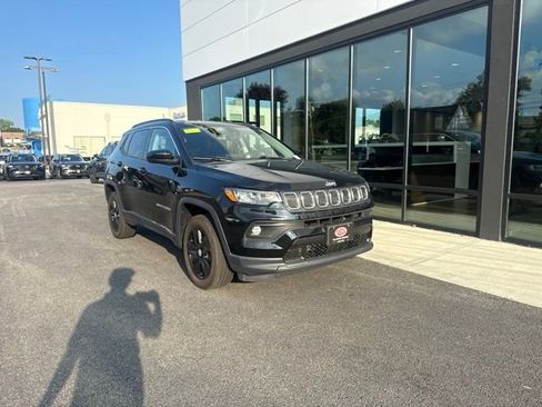 Used 2022 Jeep Compass Latitude w/ Convenience Group AWD/4WD image 1