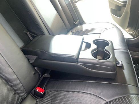 Used 2017 Chrysler 300 C image 18