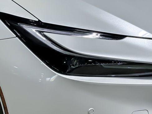 Used 2023 Toyota Prius XLE image 11