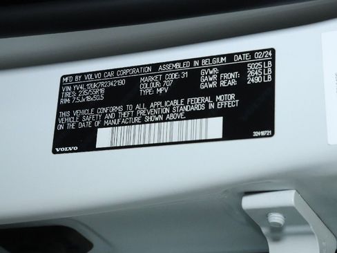 Used 2024 Volvo XC40 B5 Core image 22