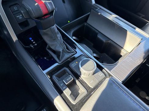 Used 2025 Toyota Sequoia Platinum image 23