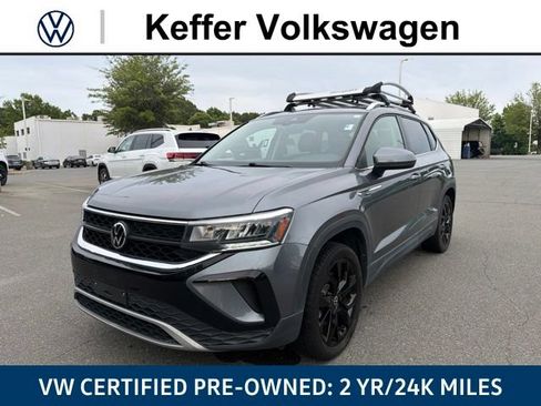 Used 2022 Volkswagen Taos SE FWD image 1