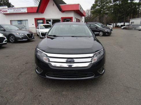 Used 2010 Ford Fusion SEL image 2
