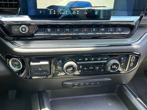 Used 2025 Chevrolet Silverado 2500 ZR2 w/ Technology Package AWD/4WD image 29