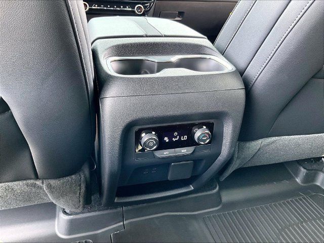 New 2027 Chevrolet Traverse Z71 w/ Driver Confidence Package AWD/4WD image 17