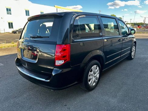 Used 2016 Dodge Grand Caravan image 6