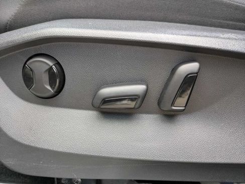 Certified 2023 Volkswagen Tiguan SE R-Line FWD image 21