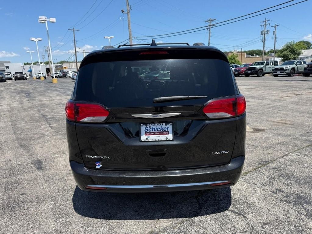 Used 2020 Chrysler Pacifica Limited FWD image 9