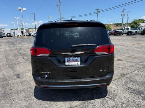 Used 2020 Chrysler Pacifica Limited FWD image 9