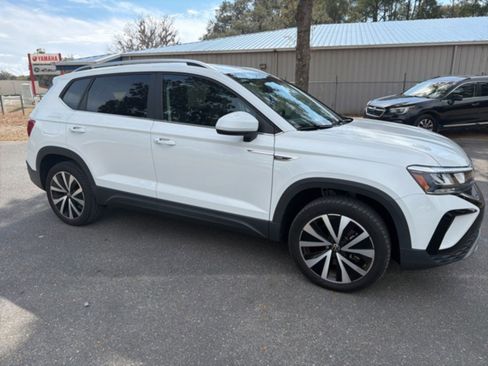 Used 2023 Volkswagen Taos SE image 4