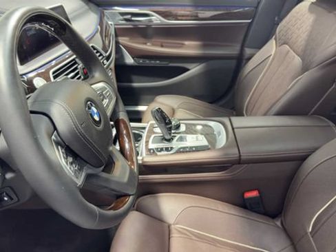 Used 2019 BMW 750i w/ Autobahn Package RWD image 25