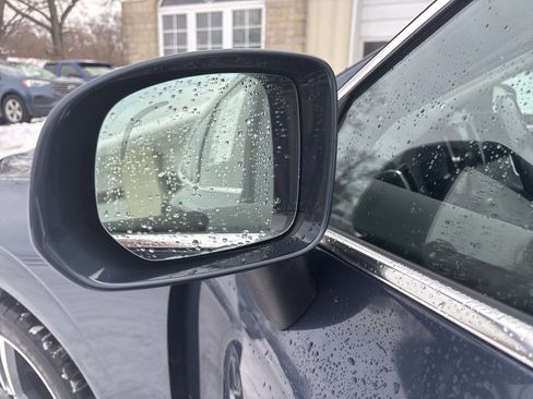 Used 2018 Volvo XC60 T6 Momentum w/ Convenience Package image 14