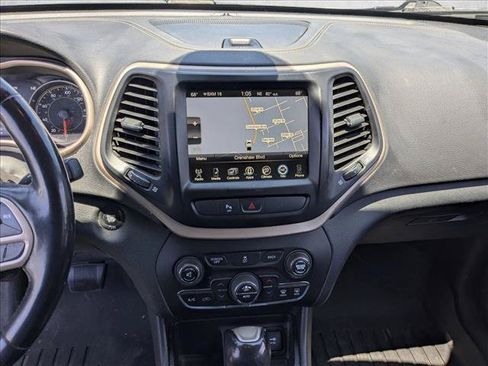 Used 2017 Jeep Cherokee Limited FWD image 12