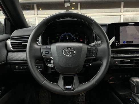Used 2025 Toyota Camry SE image 32