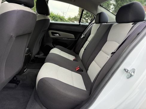 Used 2015 Chevrolet Cruze LS FWD image 11
