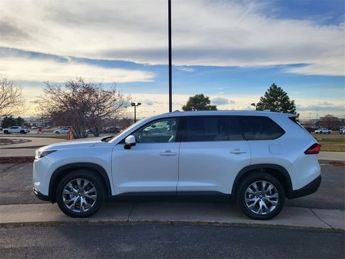 Used 2024 Toyota Grand Highlander Limited image 7