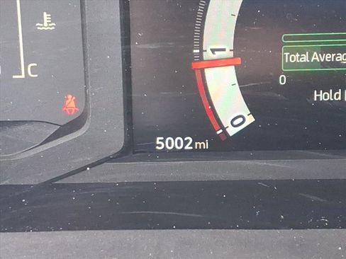 Used 2025 Toyota Tacoma SR image 32