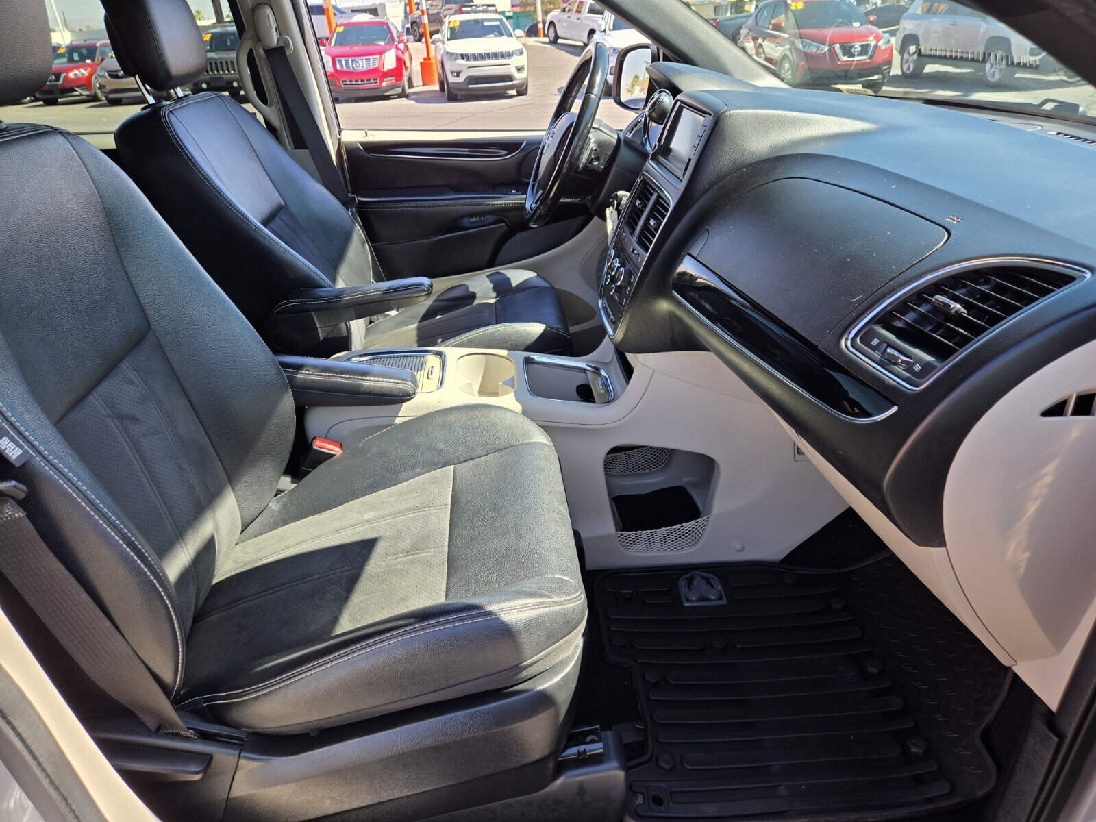 Used 2020 Dodge Grand Caravan SXT FWD image 13