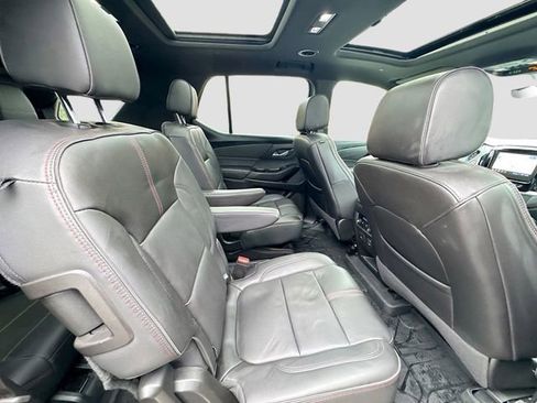 Used 2023 Chevrolet Traverse RS image 32