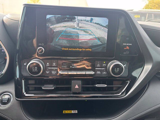 Used 2023 Toyota Highlander XSE FWD image 11