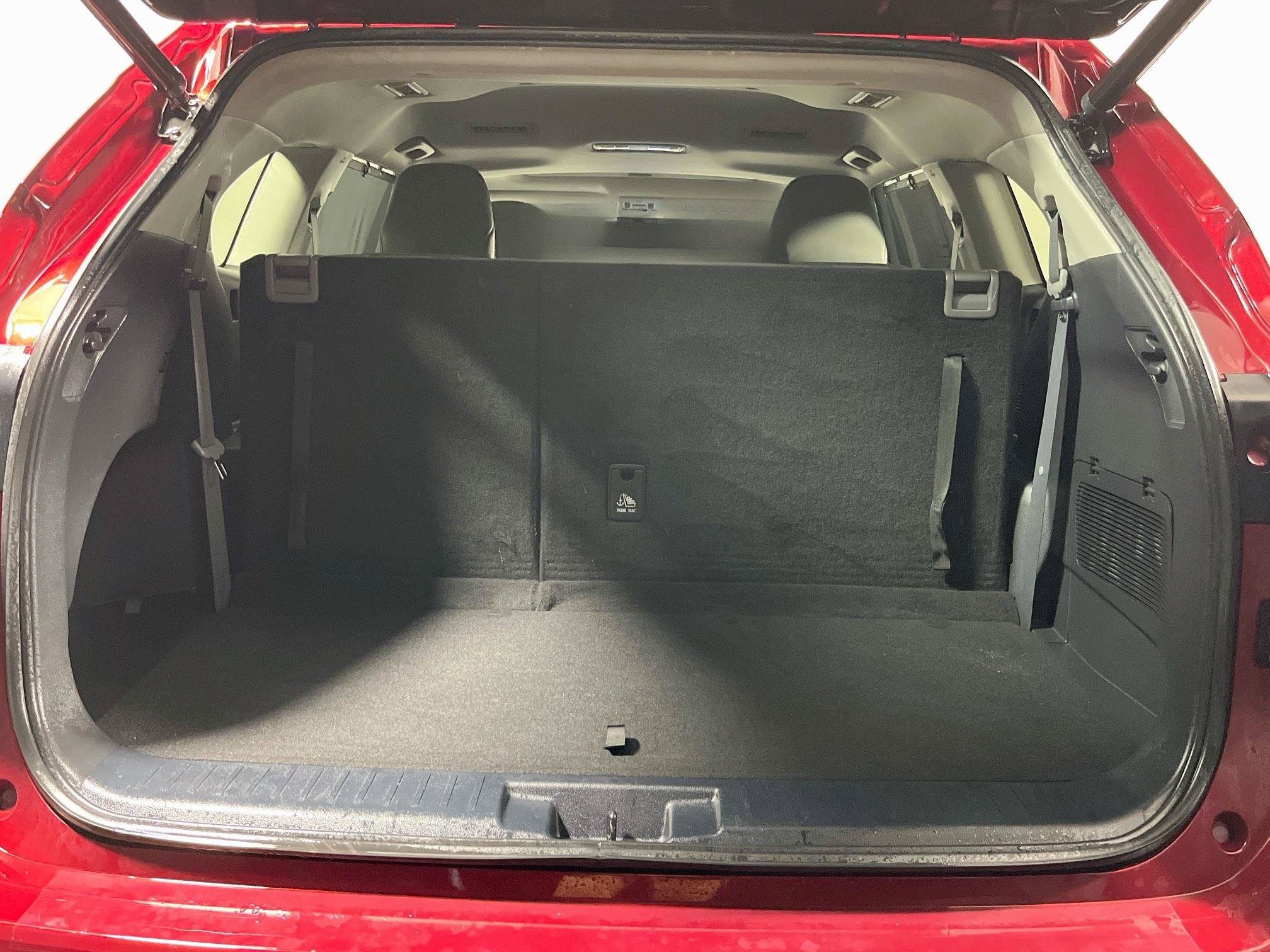Used 2022 Toyota Highlander XLE FWD image 33