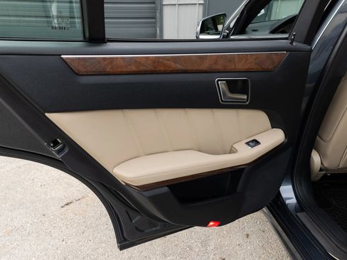 Used 2013 Mercedes-Benz E 350 4MATIC Sedan image 30