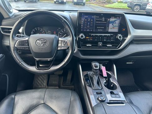 Used 2020 Toyota Highlander Platinum AWD/4WD image 16