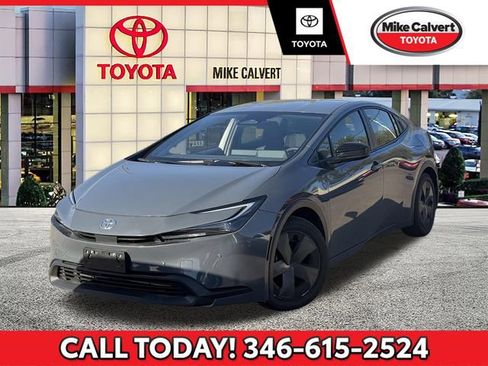 Used 2025 Toyota Prius LE image 1