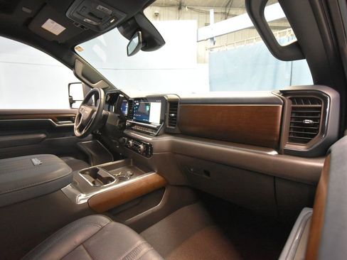 Used 2025 Chevrolet Silverado 2500 High Country image 18