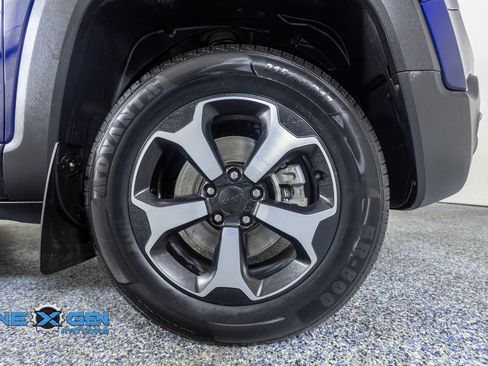 Used 2020 Jeep Renegade Trailhawk w/ Cold Weather Group AWD/4WD image 44