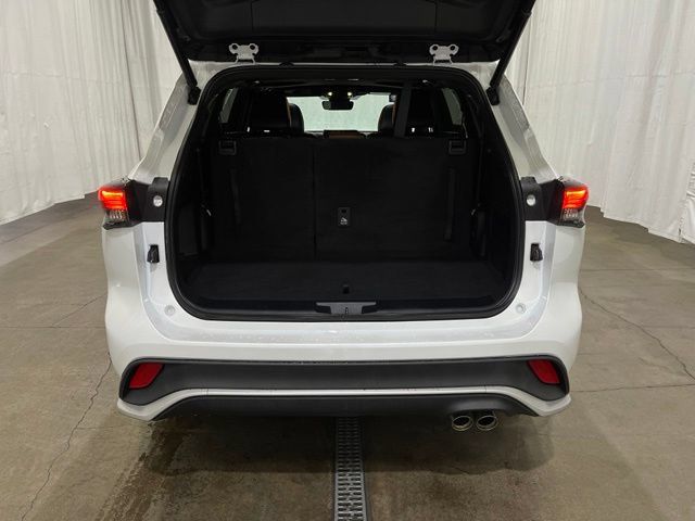 Used 2023 Toyota Highlander XSE AWD/4WD image 13