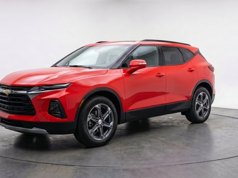 Used 2025 Chevrolet Blazer LT FWD image 3