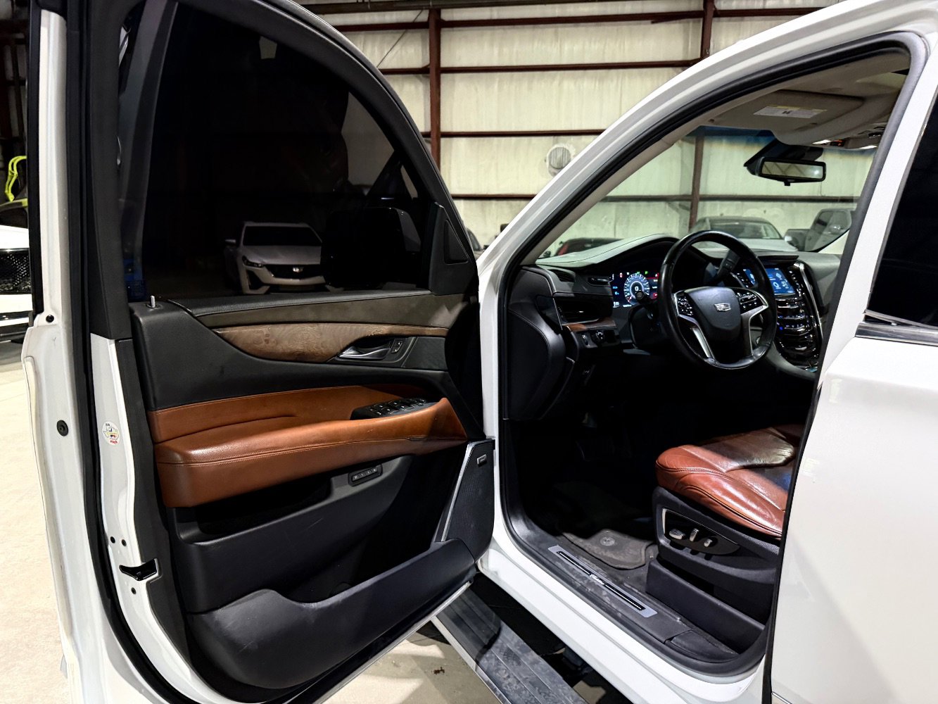 Used 2017 Cadillac Escalade Premium Luxury RWD image 12