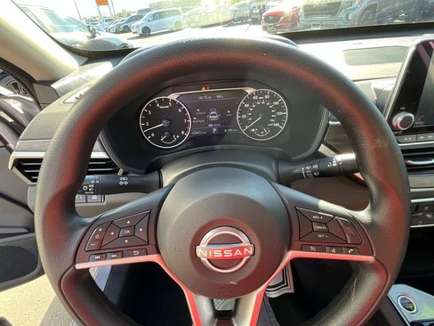 Used 2024 Nissan Altima 2.5 SV image 24