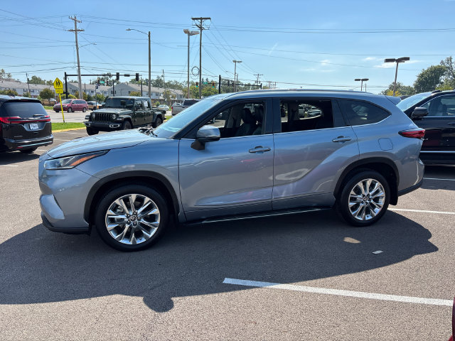 Used 2021 Toyota Highlander Limited FWD image 7