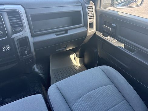 Used 2021 RAM 1500 4x4 Crew Cab Classic w/ Chrome Appearance Group image 25