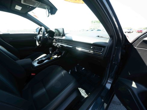 Used 2025 Honda Civic Sport image 25