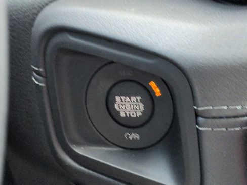 Used 2025 Jeep Wrangler Unlimited Sahara AWD/4WD image 27
