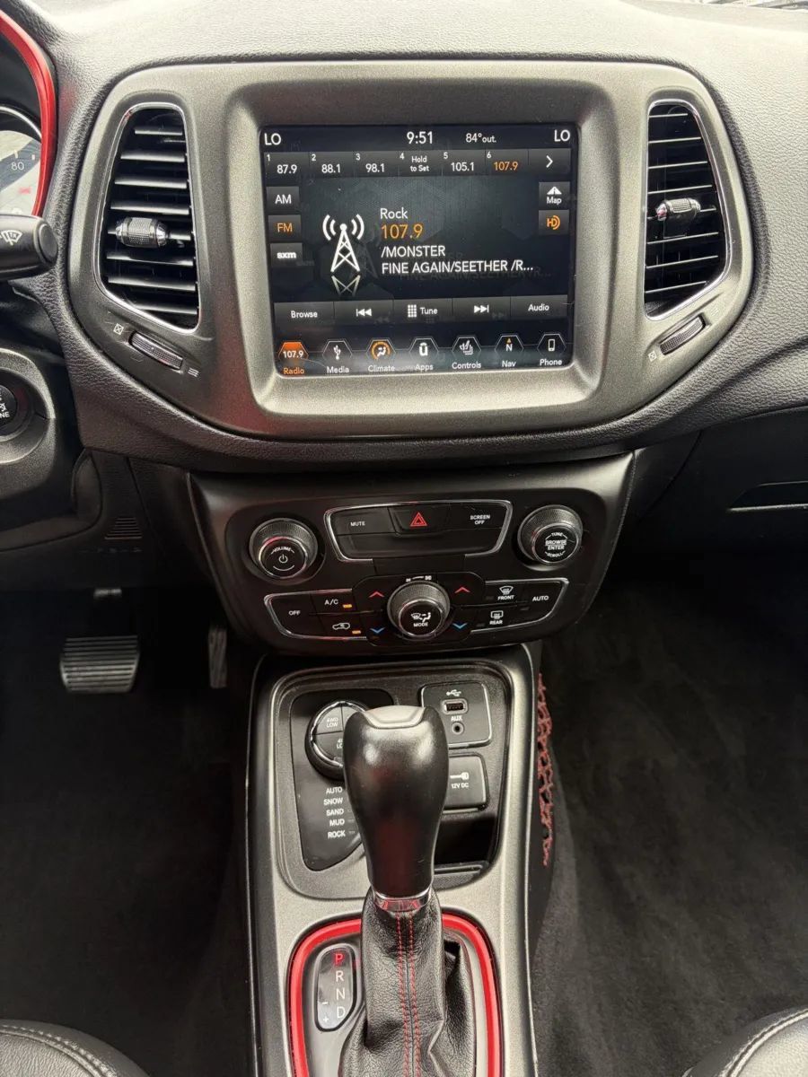 Used 2018 Jeep Compass Trailhawk w/ Leather Interior Group AWD/4WD image 21
