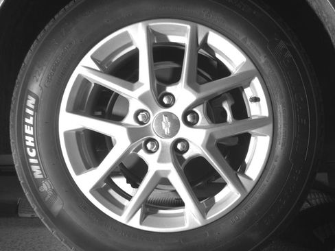 Used 2024 Chevrolet Equinox LT FWD image 16
